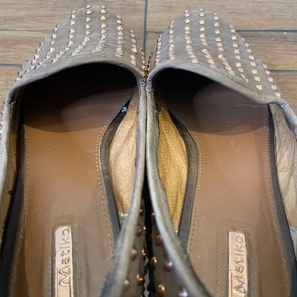 Matiko Tan Loafer with Rose gold Studs -7.5- - Picture 7 of 14